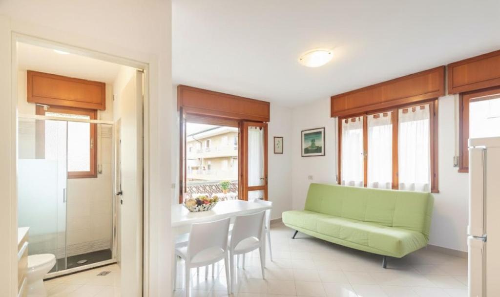 Sunny accommodation by the beach - 1