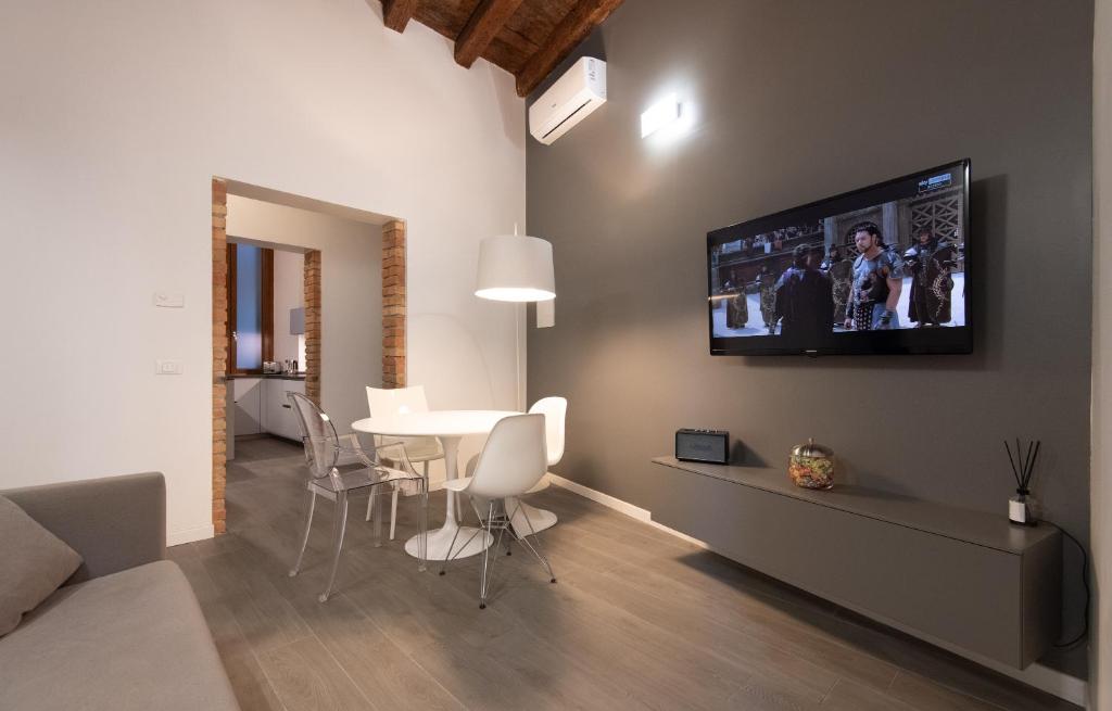 Verona House - 1