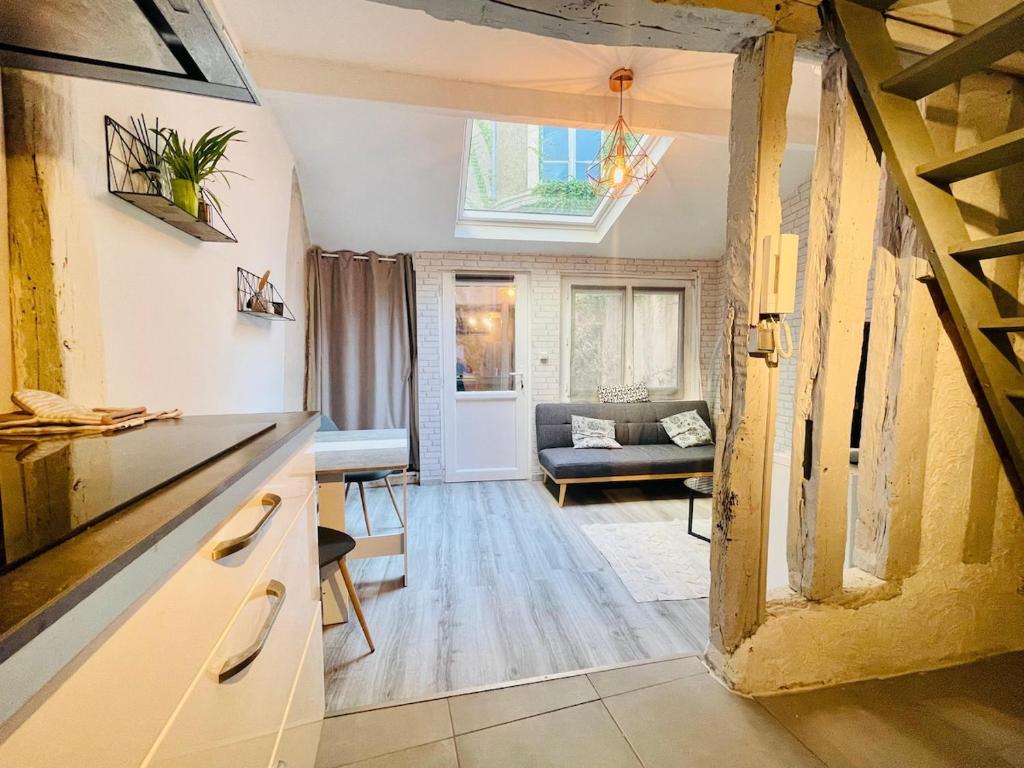 Charmante maison triplexe avec jardinet - 3