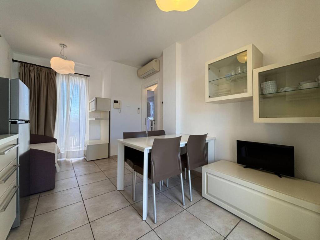 Bright apartment with swimming pool and solarium - 3