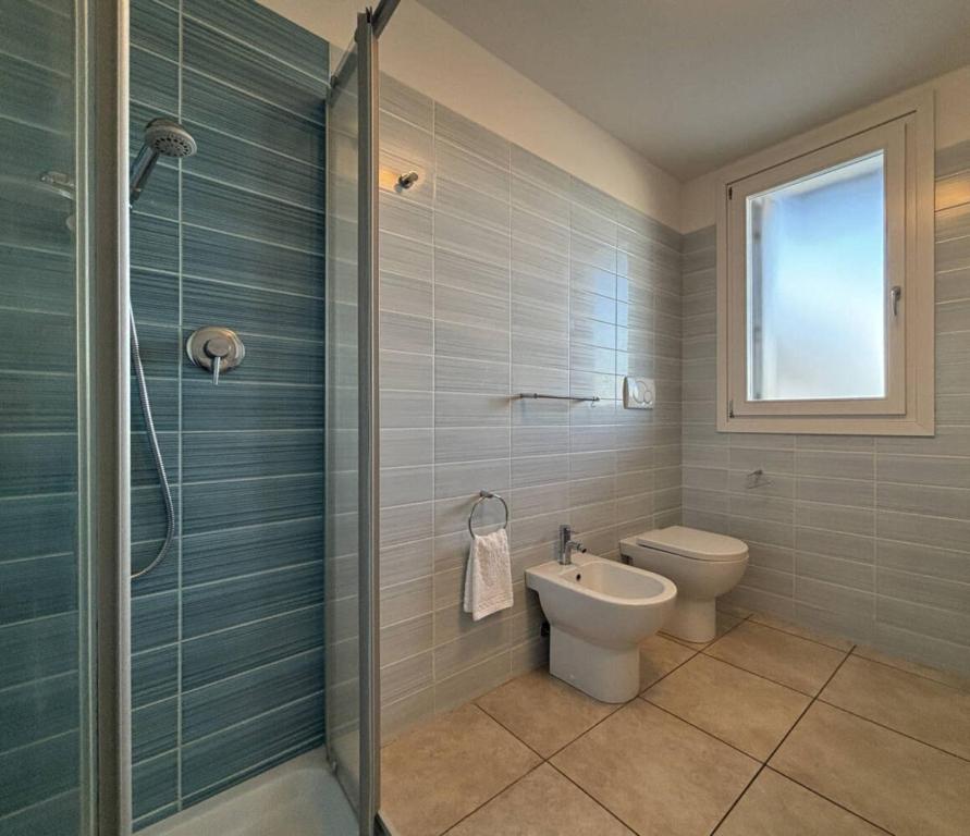 Flat with swimming pool and balcony - 5