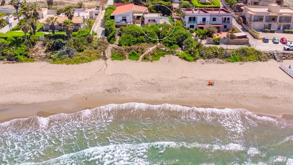 Montalbano House by Biddizzi Rari - Accesso diretto alla spiaggia, casa al mare - 2