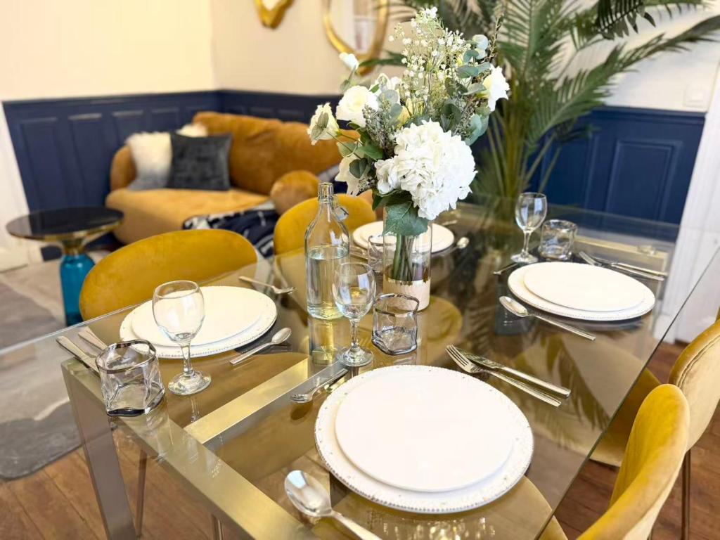 Modern Haussmann-style Parisian apartment -6P - 3