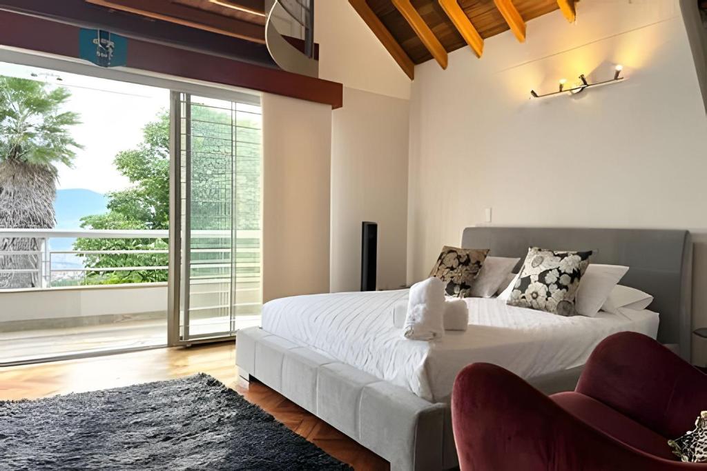 Medellin Mansion 680 m2 with pool and steam room - 4