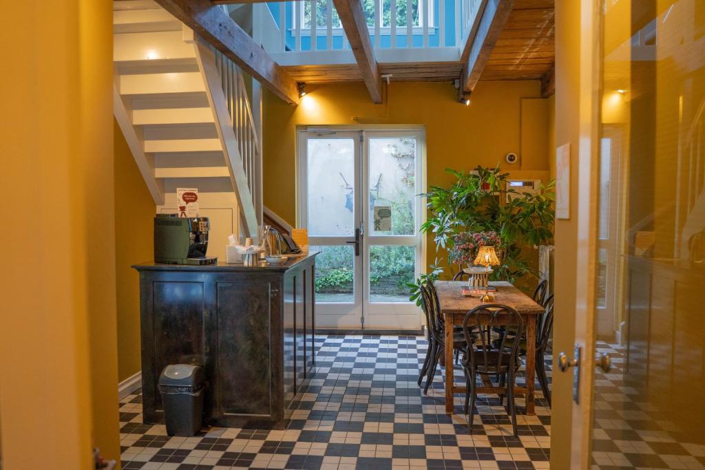 The Guesthouse Room