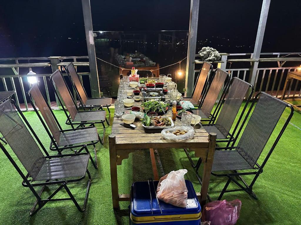Phu Si Homestay va Seafood Nui Cam