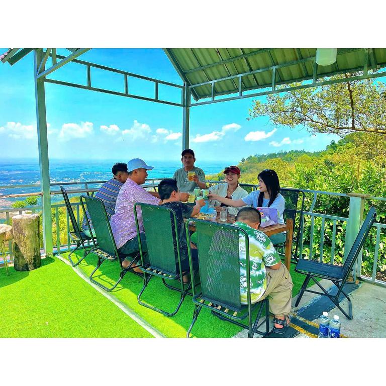Phu Si Homestay va Seafood Nui Cam