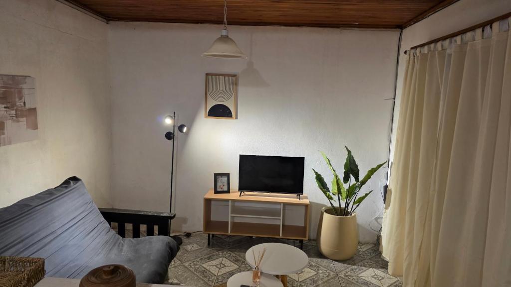 Departamento dos dormitorios en 3er piso por escaleras - 2