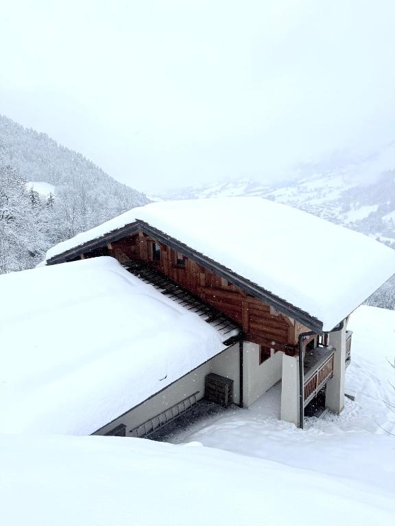 Luxury Megève Chalet, sleeps 8 with Mountain Views and Jacuzzi - 3