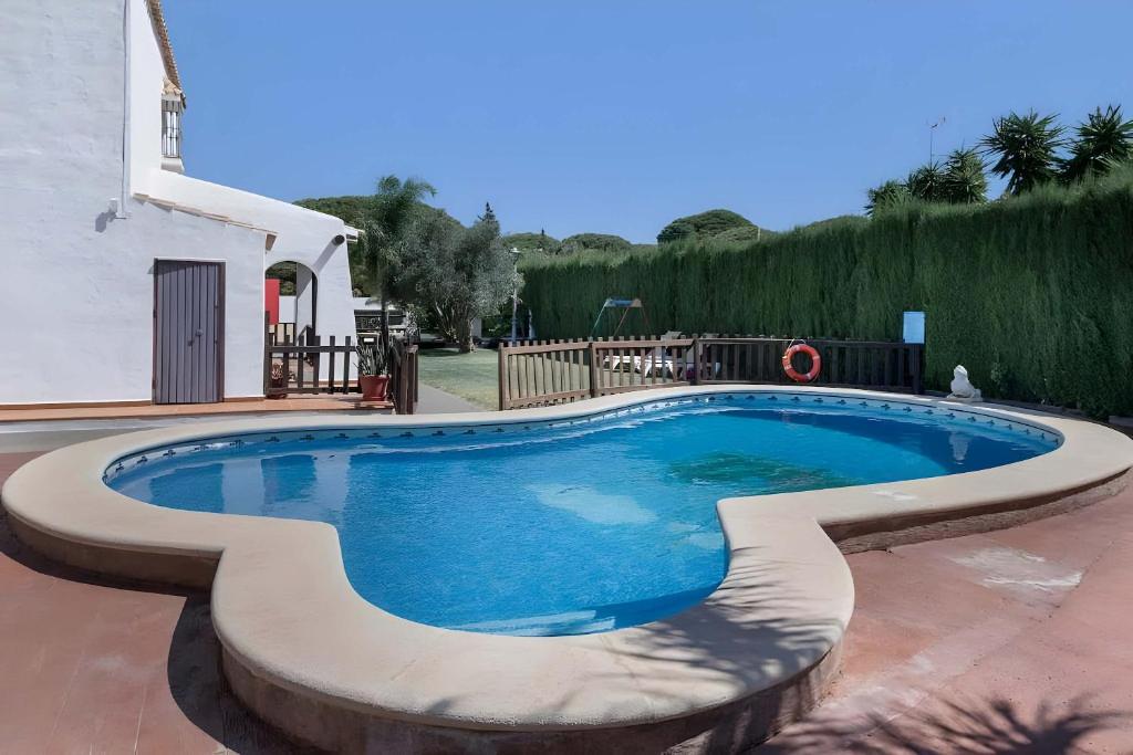 Apartamentos con piscina compartida WIFI y parking - 2