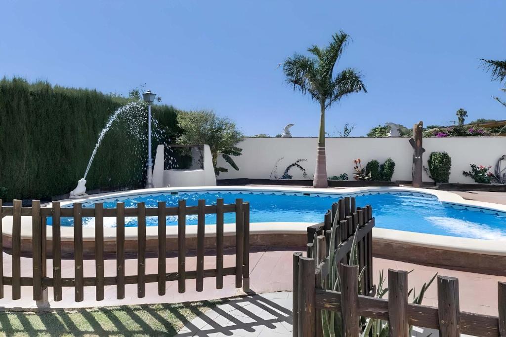 Apartamentos con piscina compartida WIFI y parking - 4