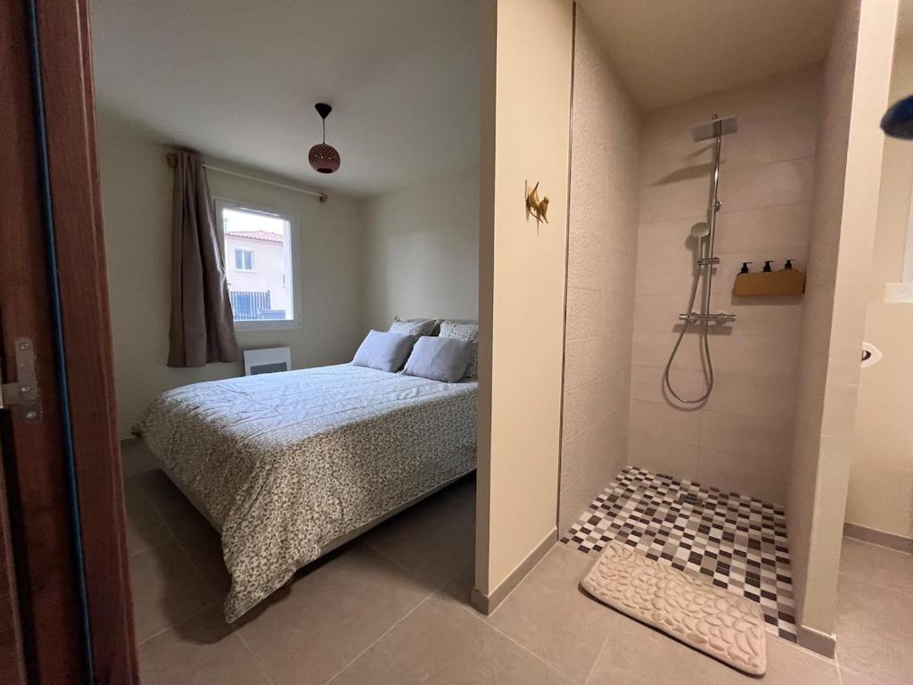 La cahuete Maison neuve, borne électrique, terrain de boules, jardin clos privé - 2