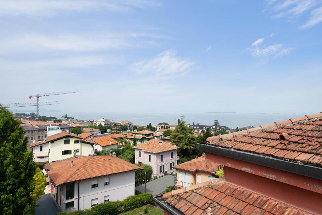 Attico in the city center, terrace & stunning lake view - 3