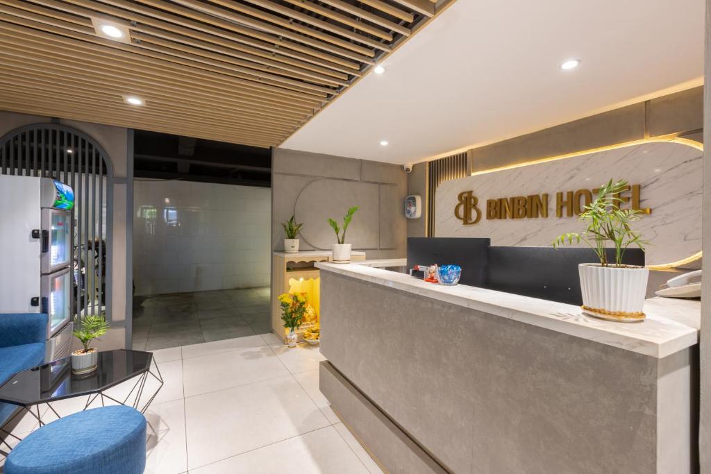 Bin Bin Hotel 8 – Near Sunrise City District 7