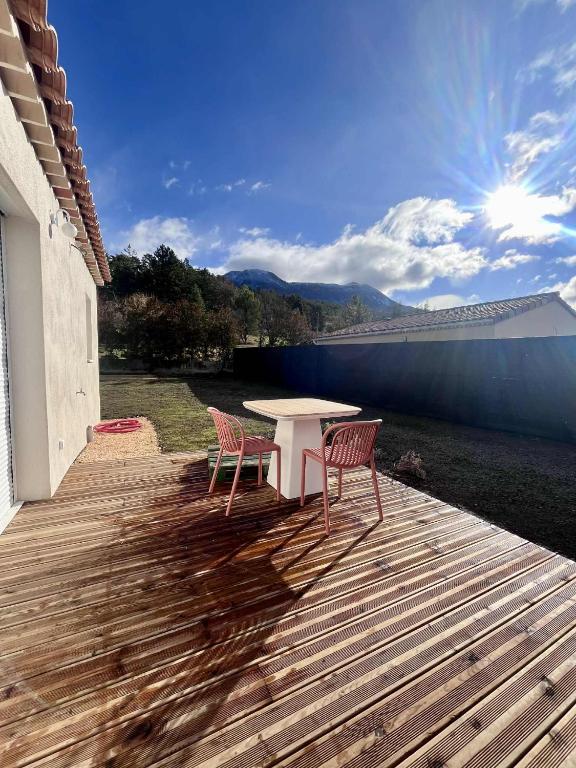 La cahuete Maison neuve, borne électrique, terrain de boules, jardin clos privé - 3