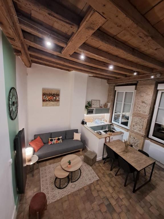 Spacious studio completely renovated right in the city center - 1