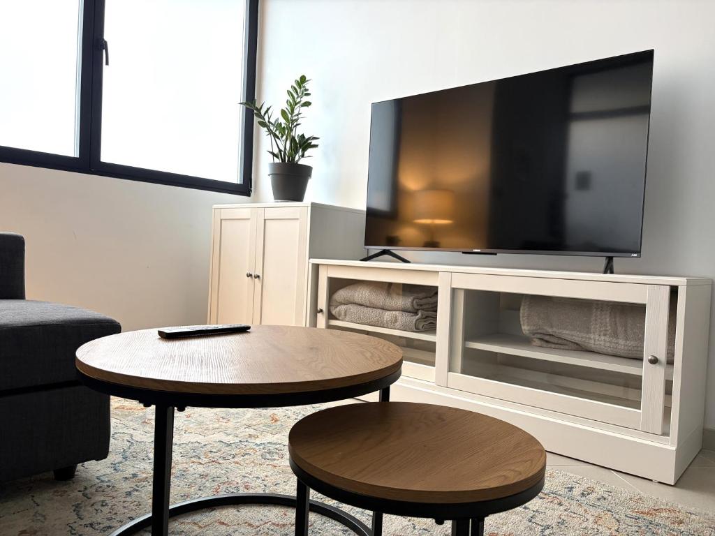 Across from the Turia Modern City Stay - 4