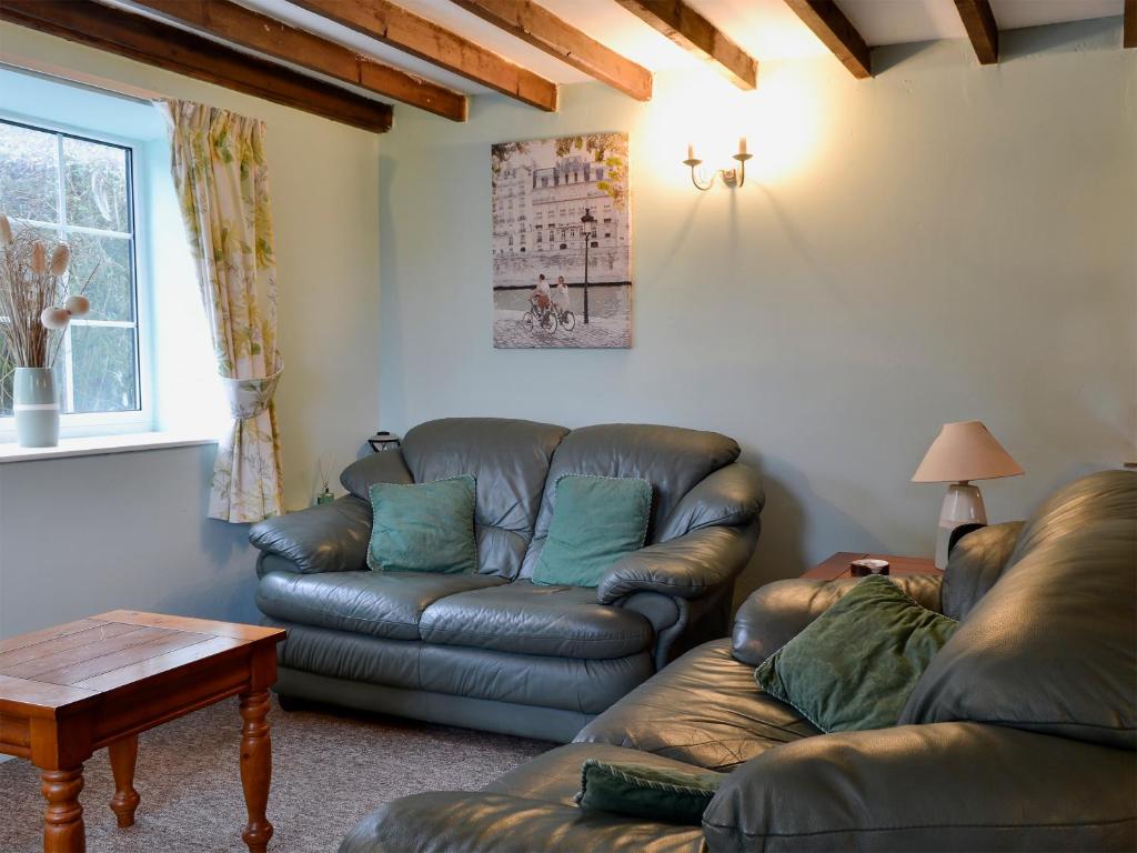 Commonwealth Cottage, Iron Acton photo 7