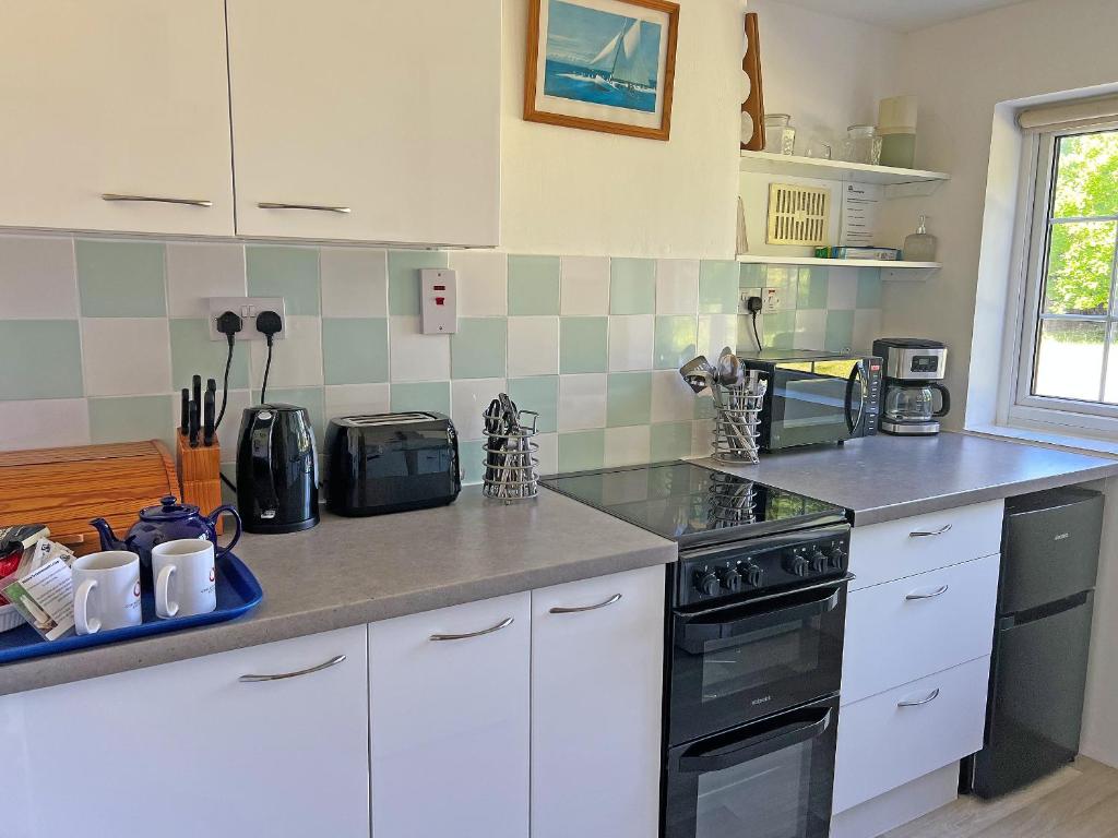 Commonwealth Cottage, Iron Acton photo 5