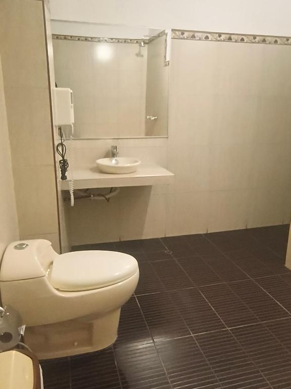 Colonial Plaza Hotel - 3