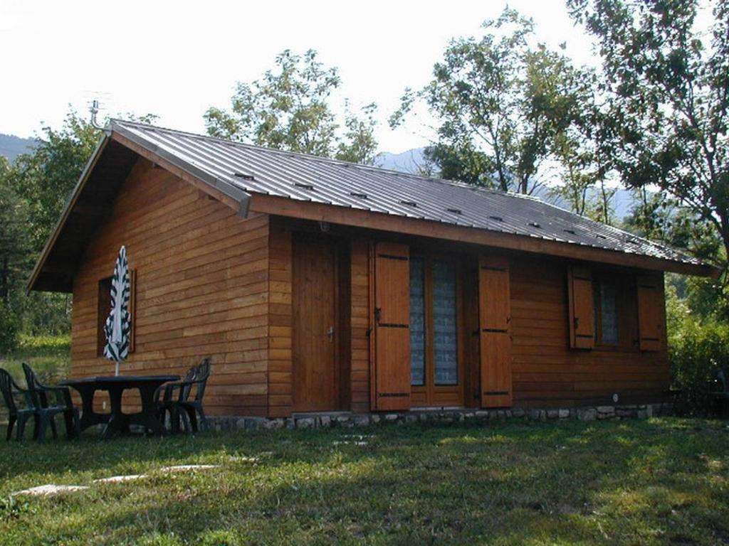 Chalet confortable avec terrasse à Guillestre - API-1-52-1385 - 1