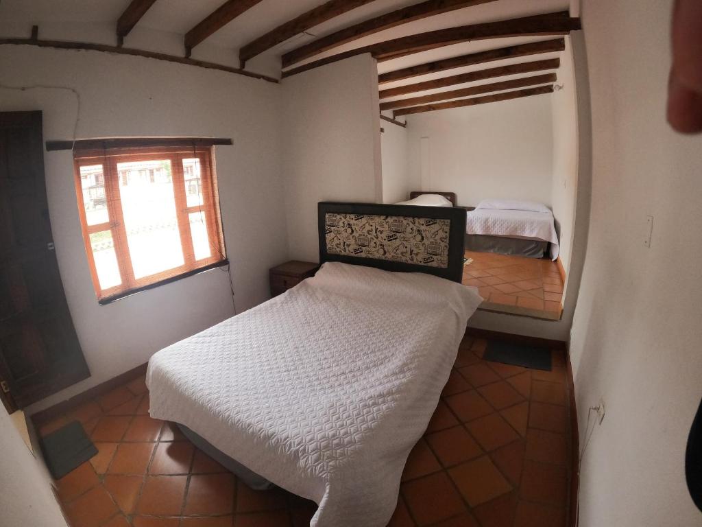 Habitación Familiar con Luz Natural y Vista a las Montañas - 2