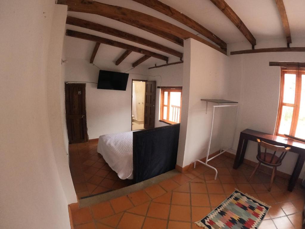 Habitación Familiar con Luz Natural y Vista a las Montañas - 5