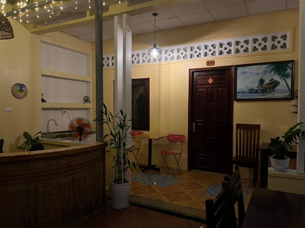 Front desk [24-hour]