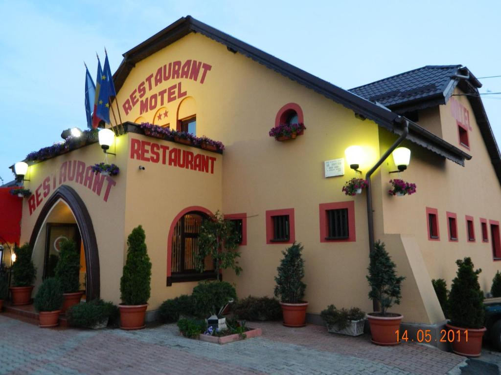 Complex Turistic Paralela'45 — Hotel in Baicoi