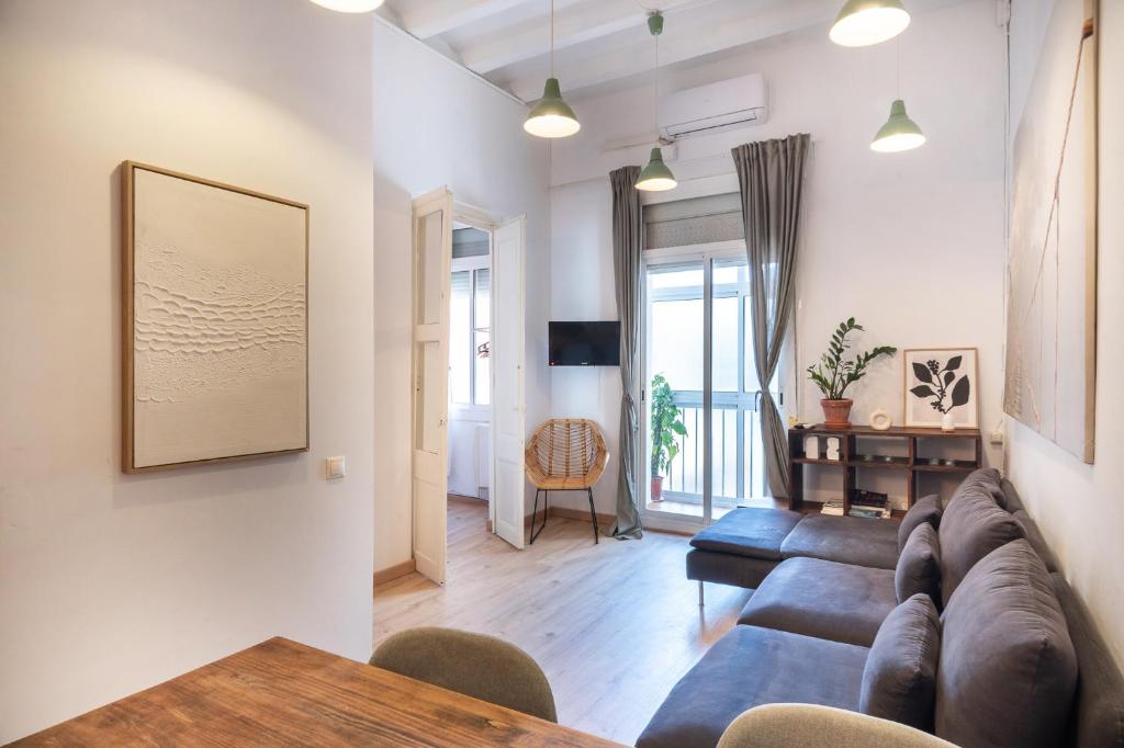 Charm and Comfort in the Heart of Sant Antoni, Barcelona - 4