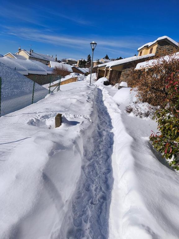 LES FONTANILLES odeillo chalet 60 WIFI & PARKING gratuit exposé plein sud & plein pied , draps & serviettes de toilettes non inclus, sabanas y toallas no incluidos - 4