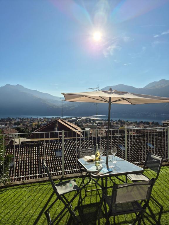 Lake view apartment and private covered parking space- La Terrazza di Jo - 4