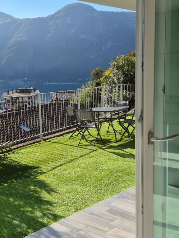 Lake view apartment and private covered parking space- La Terrazza di Jo - 3