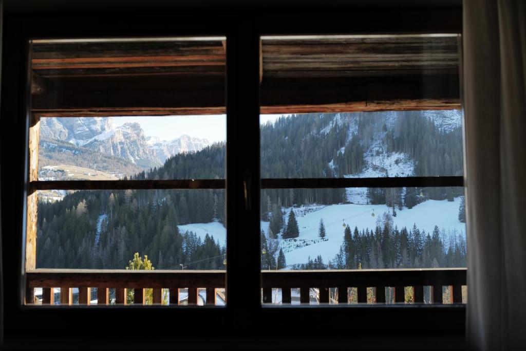 Luxury Chalet at the Foot of the Dolomites by the Castle - 2