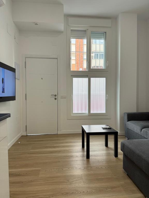 APARTAMENTOS ZONA 2 justo al lado de la ESTACIÓN DE TREN Y BUS MARÍA ZAMBRANO - 3
