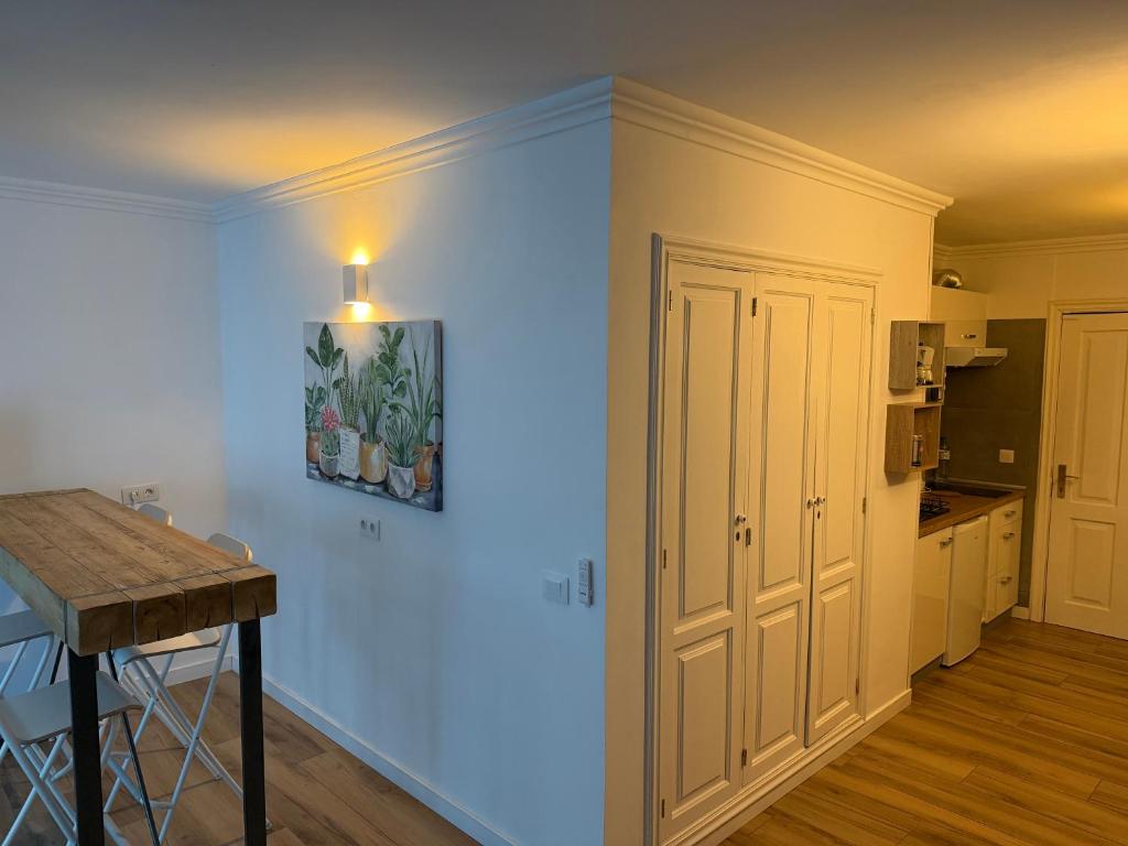 Island Paradise a studio with a kitchenette, private bathroom and balcony, in a complex with 3 swimming pools, 800m away from the ocean front - 4