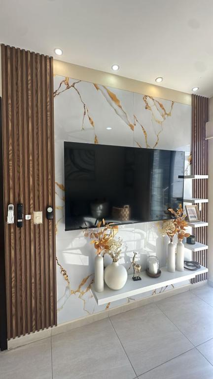 Modern apartment overlooking the ocean in front of the esplanade - 1