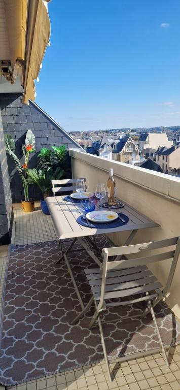 Beau 2 pièces dernier étage avec terrasse - 2