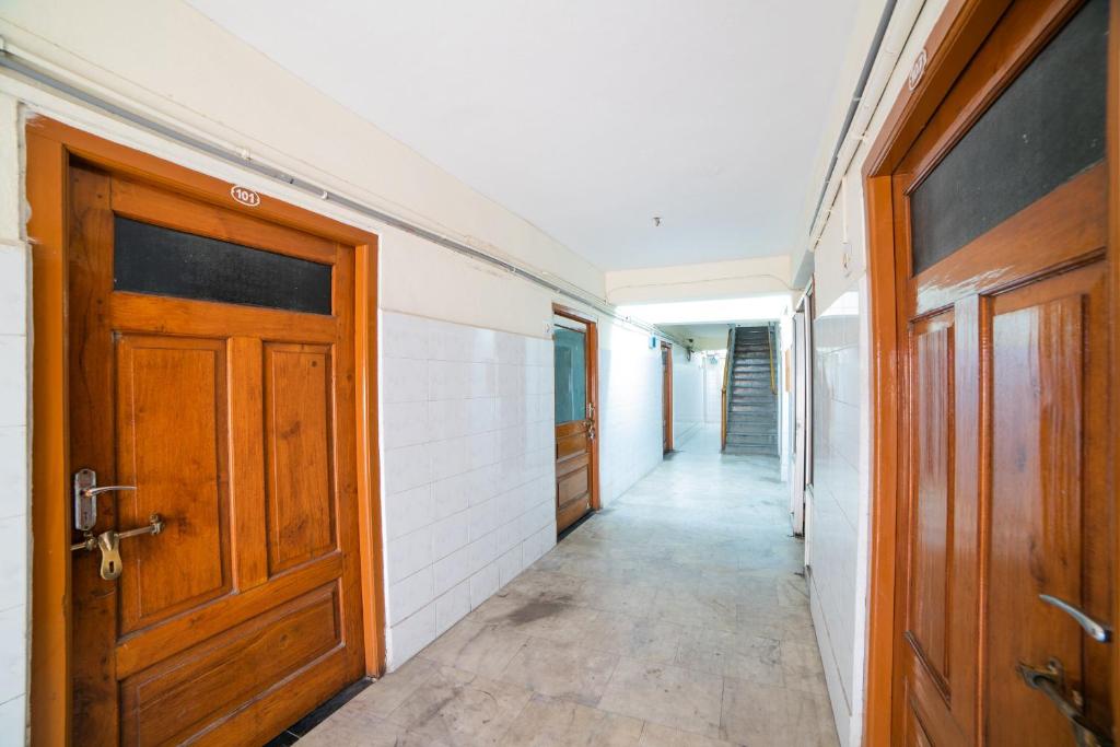 フロント・ロビー