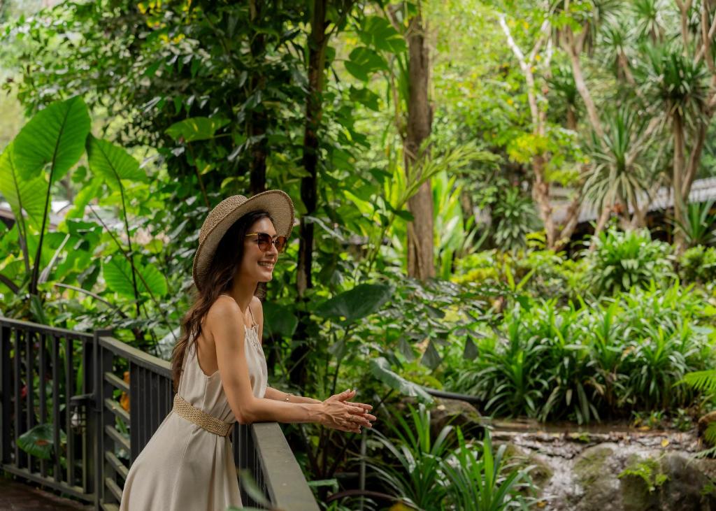 สภาพแวดล้อมโดยรอบ