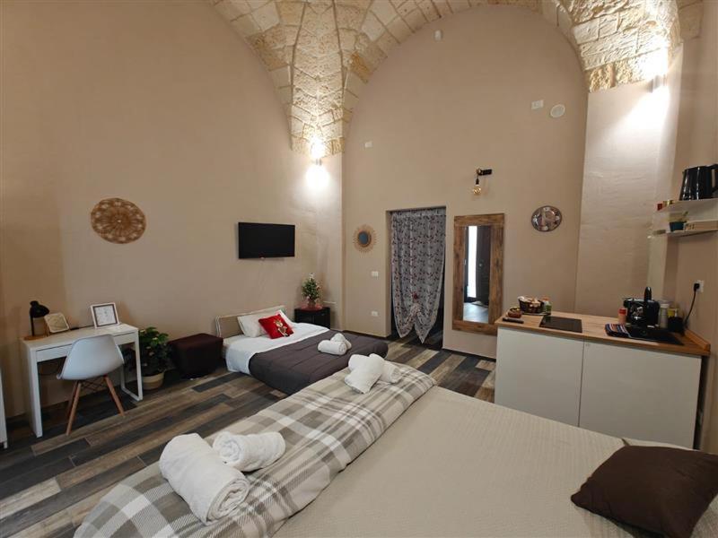 Elysia Luxury Suite con Jacuzzi - Centro Brindisi - 3