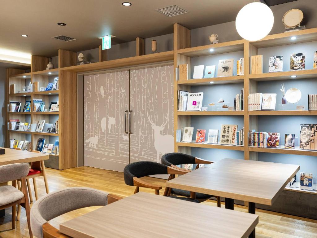 컴포트 호텔 ERA 삿포로 노스의 깔끔한 욕실과 객실