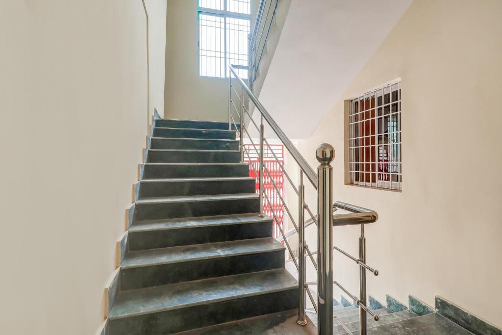 Hotel O Sidhu Kanhu & Banquet フロント・ロビー