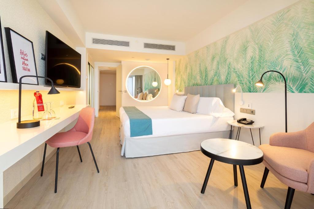 Hotel Cristina by Tigotan Las Palmas - Adults Only — Hotel rooms in Las Palmas, Canary Islands