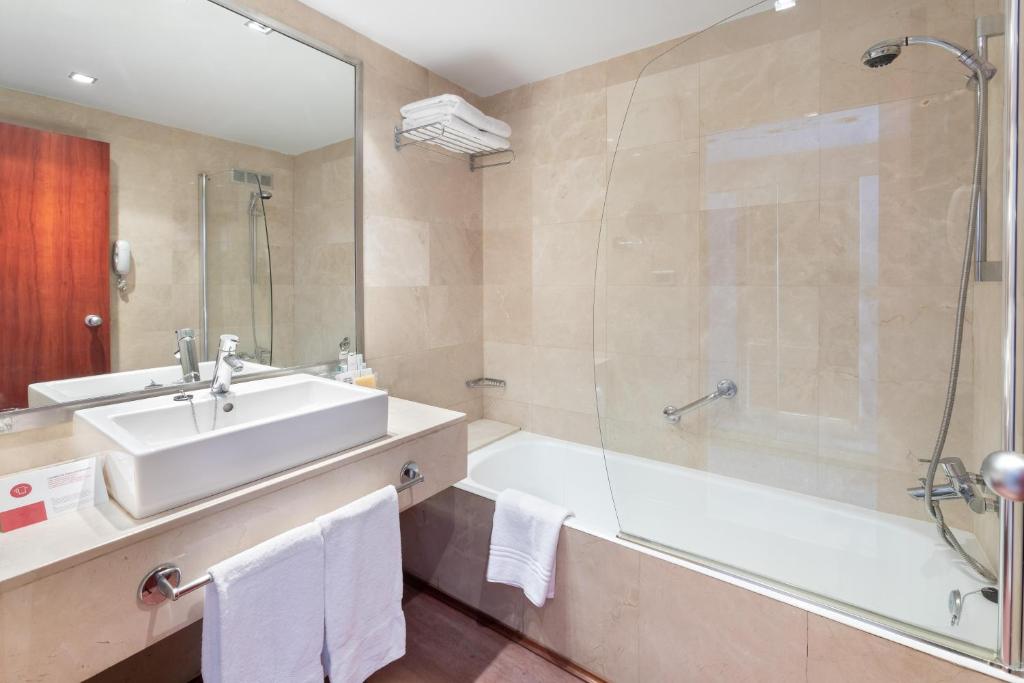 Hotel Cristina by Tigotan Las Palmas - Adults Only — Hotel rooms in Las Palmas, Canary Islands