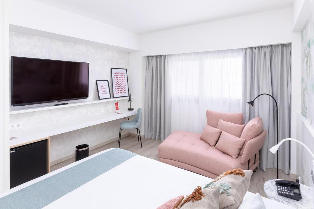 Hotel Cristina by Tigotan Las Palmas - Adults Only — Hotel rooms in Las Palmas, Canary Islands