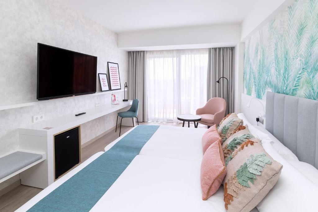 Hotel Cristina by Tigotan Las Palmas - Adults Only — Hotel rooms in Las Palmas, Canary Islands