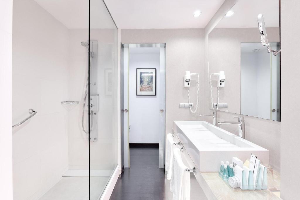 Hotel Cristina by Tigotan Las Palmas - Adults Only — Hotel rooms in Las Palmas, Canary Islands