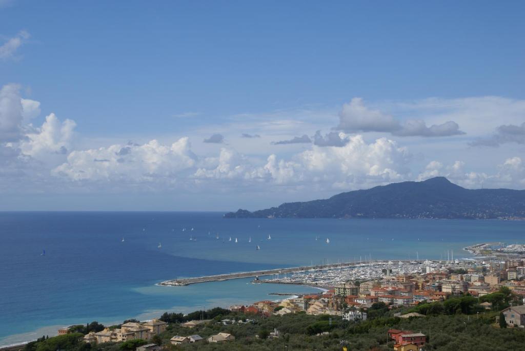 Sarina House Ocean View - 3