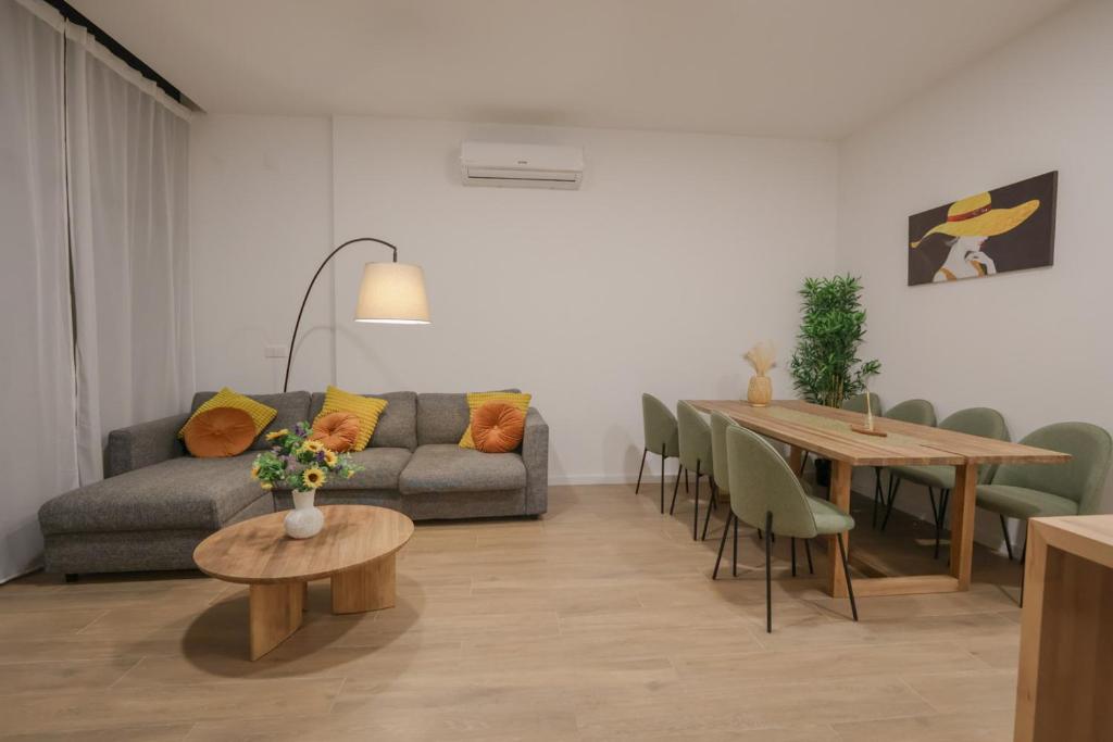 Comfortabel Apartment next to La Marina - 2